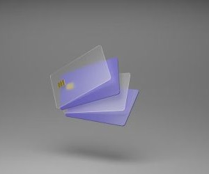 Cryptocurrencies offer high return potential and greater financial freedom through decentralisation, operating in a market that is open 24/7. However, they are a high-risk asset due to extreme volatility and the lack of regulation. The main risks include rapid losses and cybersecurity failures. The key to success is to invest only with a clear strategy and with capital that does not compromise your financial stability.